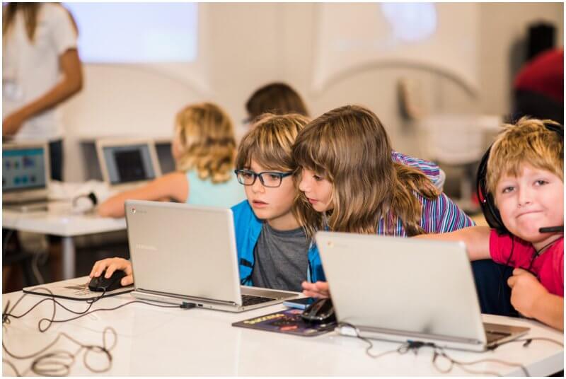 Kids looking at computer at Codecraft Works